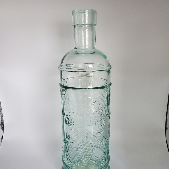 Made In Spain Williams&Sonoma Light Green Glass Embossed Grapevines Bottle - Picture 8 of 9